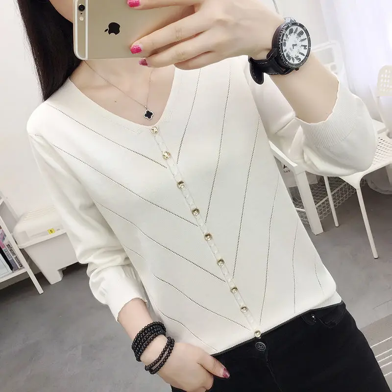 

V-neck T-shirt women's 2021 spring and Autumn New Korean long sleeve top loose foreign style bottom coat