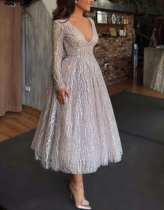 Женское платье серебристого цвета формальное с v образным вырезом и длинным
