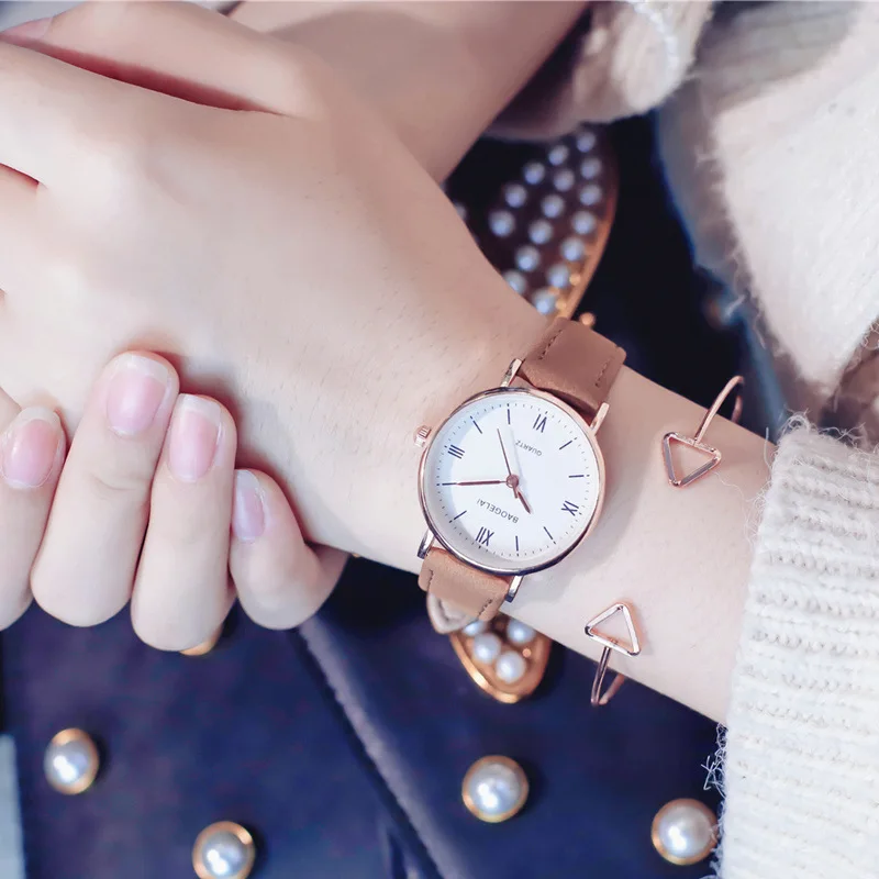 Часы женские кварцевые в простом стиле с кожаным ремешком