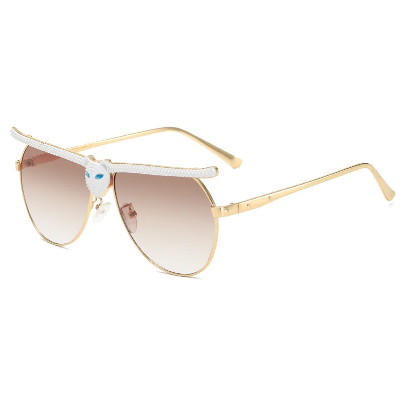 

2020 Diamond-encrusted Personality Sunglasses Metallic Fashion Tide Clam Sun Glasses Vintage Classic Glasses Women Travel Oculos