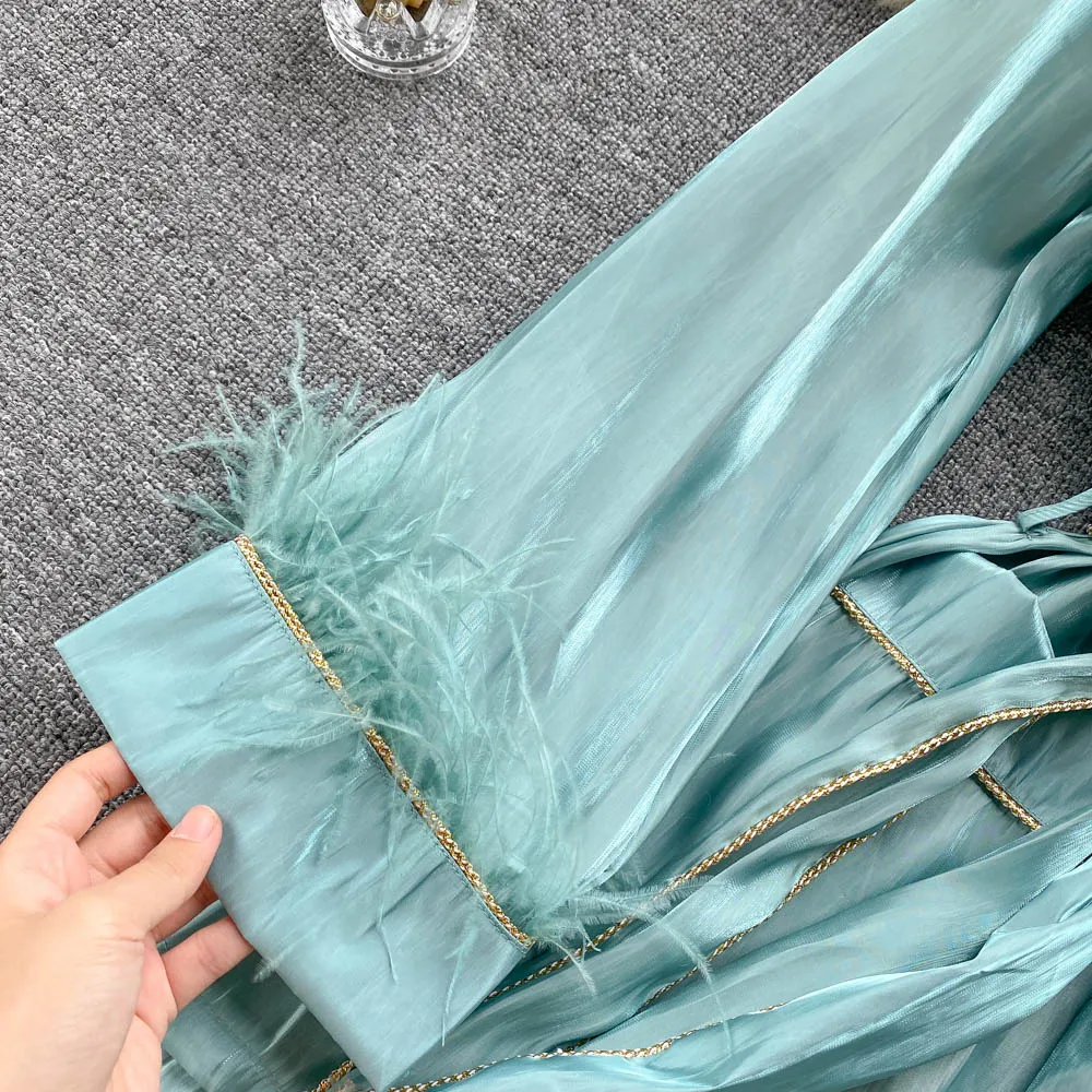 Женский плащ в стиле пэчворк с длинными рукавами и перьями