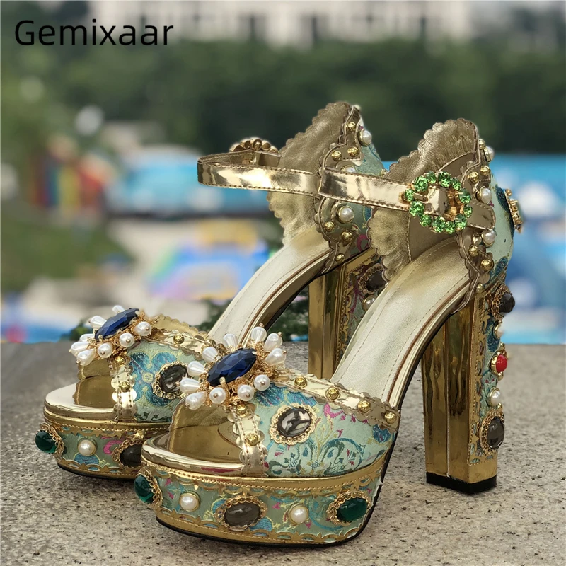 Женские синие шелковые сандалии на среднем квадратном каблуке украшенные