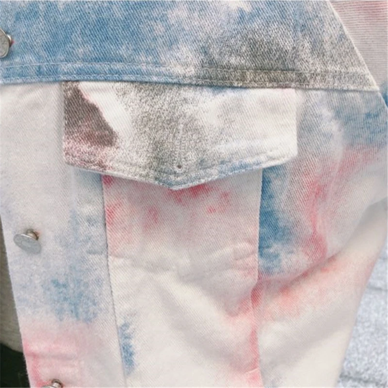 Женская джинсовая куртка с пастельным принтом короткая однобортная длинными