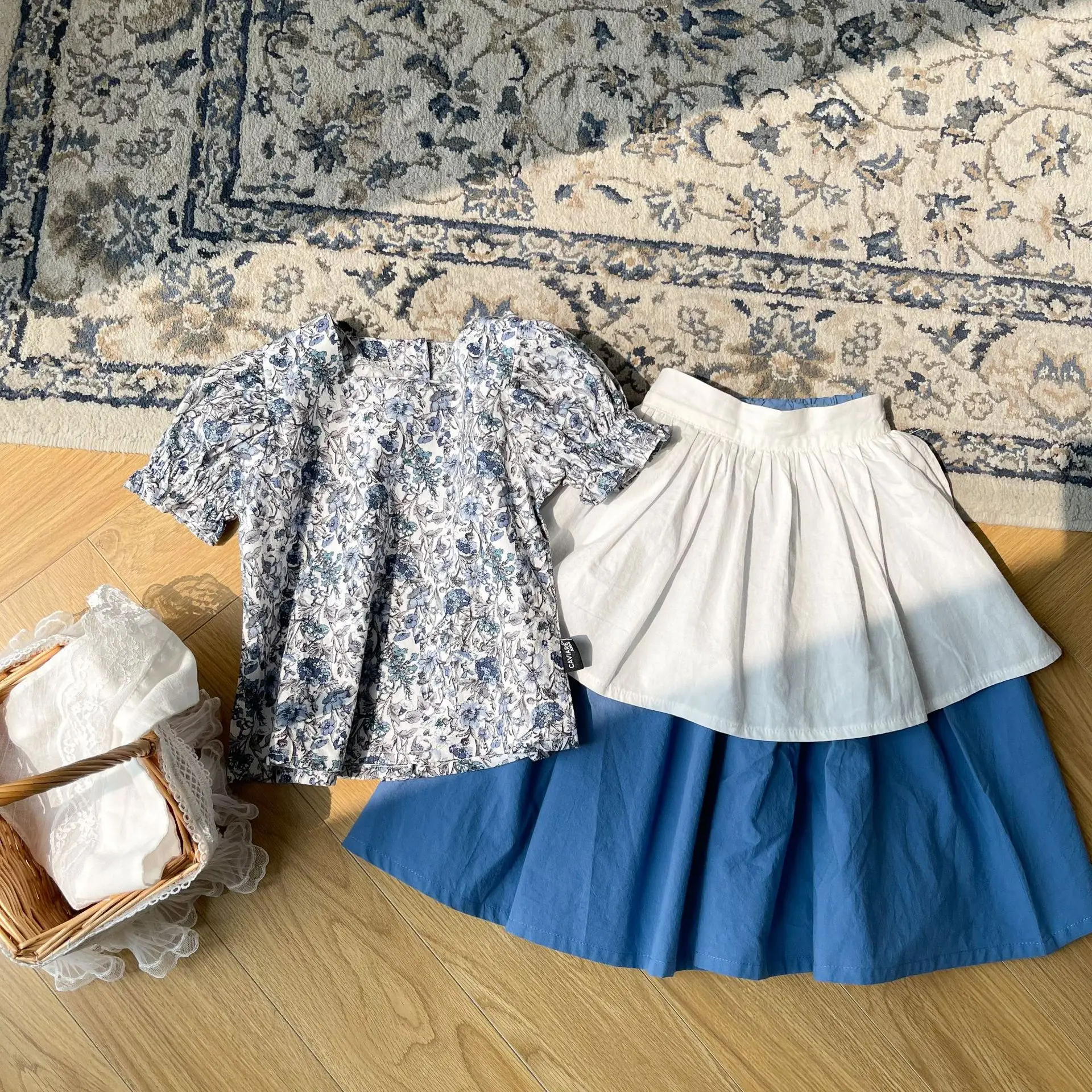 

2021 Summer Children's Clothing Girls Fresh Floral Shirt Lovely Maid Skirt 2 Pcs