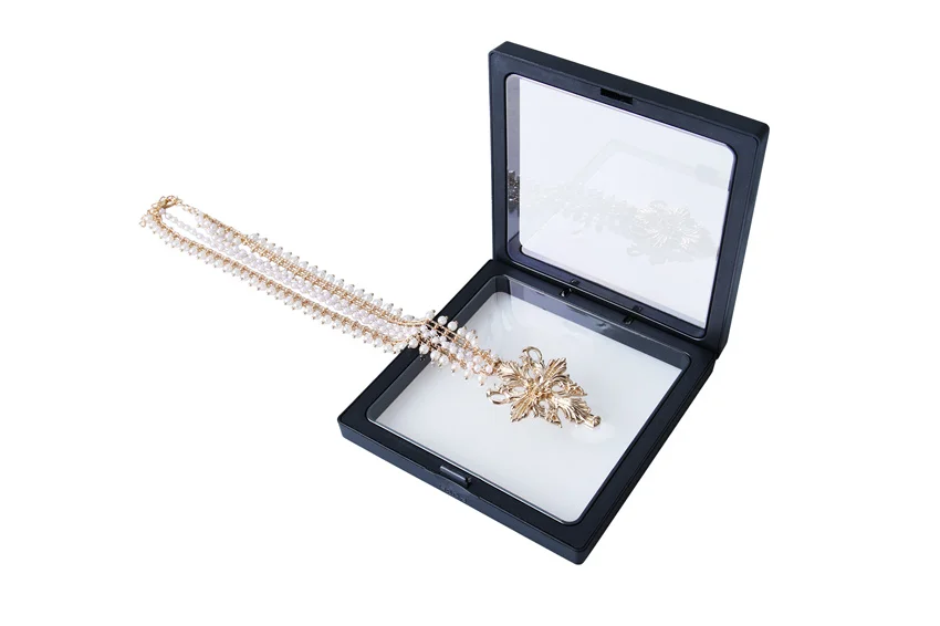 

Takerlama Vampire Lady Alcina Dimitrescu Cosplay Necklace Woman Gold Pendant Alloy Chain Jewelry Accessories