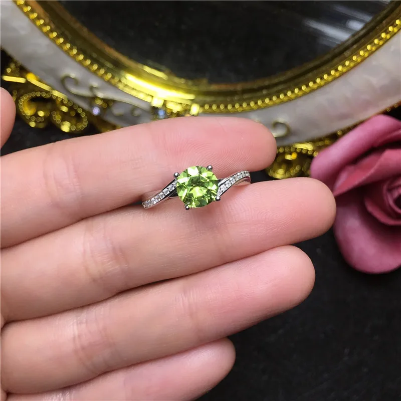 Кольцо из серебра 925 пробы с натуральными потертостями 1 карат 7 мм