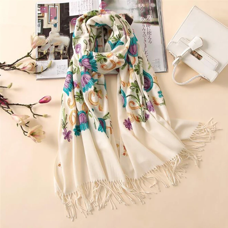 

Embroidery Scarf Women'S Lightweight Balinese Print Feathers Beach Sunscreen Scarf Echarpe Hiver Femme Bufandas Invierno Mujer