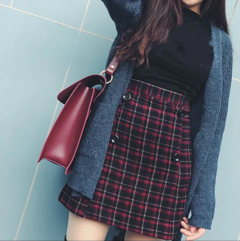 Юбка-мини шерстяная трапециевидная с завышенной талией на четыре пуговицы