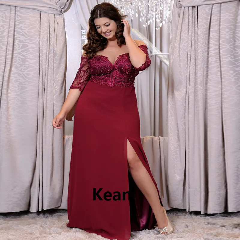 

Размера плюс, бордовое вечернее платье с высоким разрезом и открытыми плечами