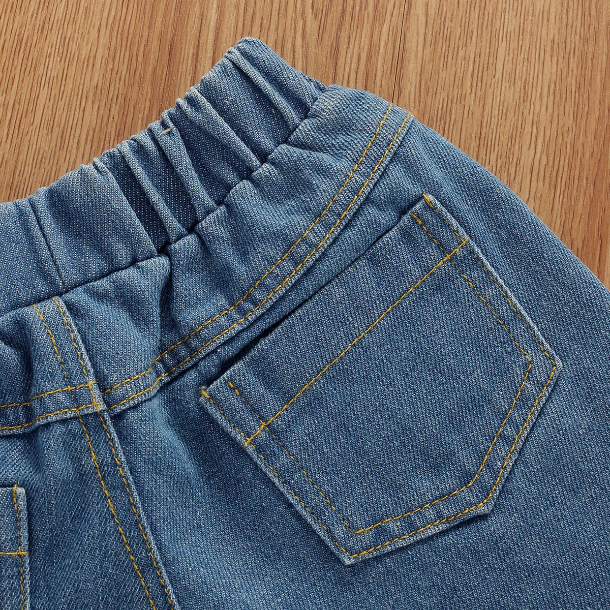 Блузка без рукавов с принтом и джинсовые шорты | Мать ребенок