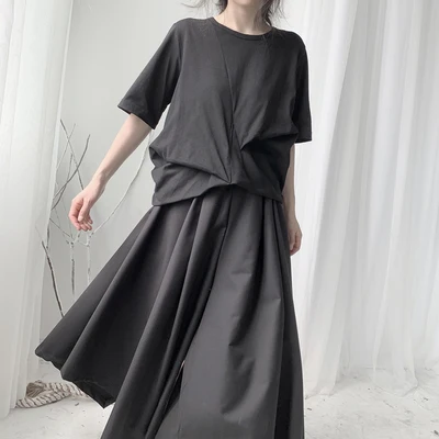 Женская Асимметричная футболка с круглым вырезом черная плиссированная