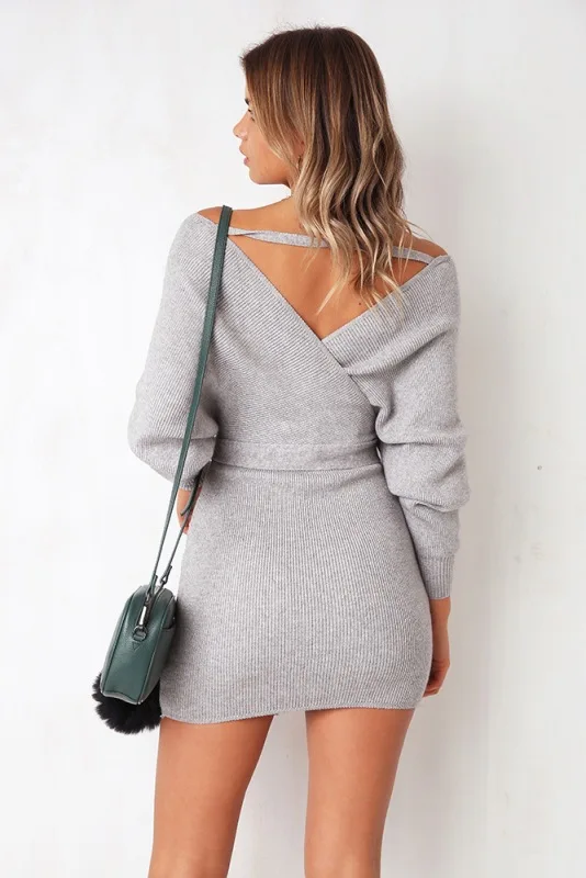 Трикотажное платье-свитер с длинным рукавом и V-образным вырезом | Женская одежда