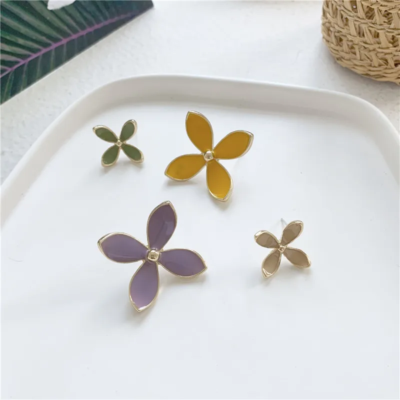 2020 модные серьги гвоздики с большими маленькими цветами женские асимметричные