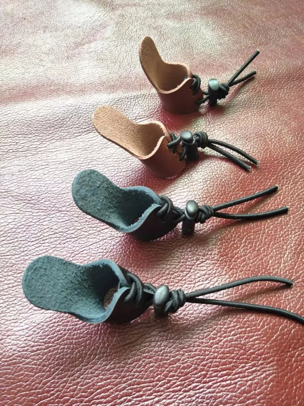 Черная/коричневая защита на один палец из чистой коровьей кожи для монгольского