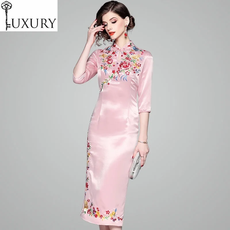 Brand Luxury New Fashion Chinese Style Women Luxurious Embroidery Three Quarter Sleeve Bodycon Sexy Blue Pink Dress Qipao