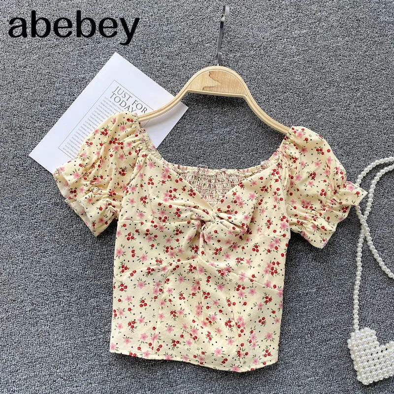 

Women Korean Retro Print Blouse Sweet Puff Sleeve V Neck Slim Tops 2021 Summer Fashion Streetwear Short Blouses