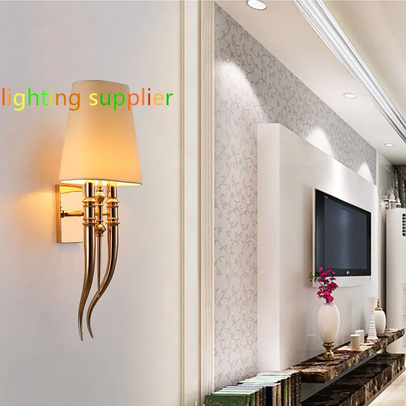 Современный тканевый настенный светильник в виде железного рога с когтями