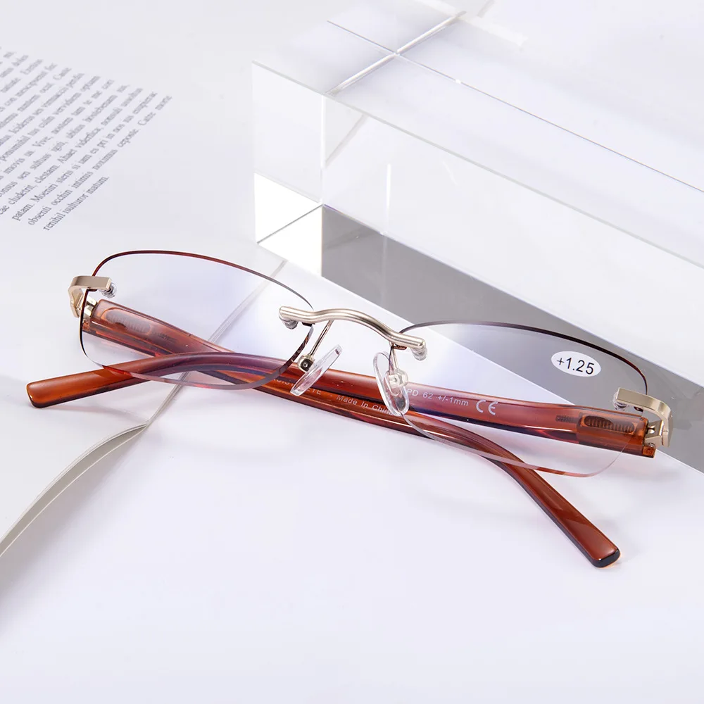 

The new presbyopic glasses for men and women are the same light and frameless high-definition glasses for the elderly