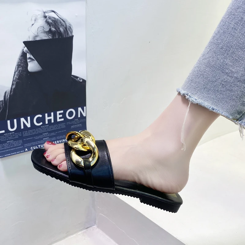 

Shoes Woman 2021 Slippers Flat Luxury Slides Rivet Pantofle Lady Designer New Girl Metal Decoration Rubber Basic Fashion PU