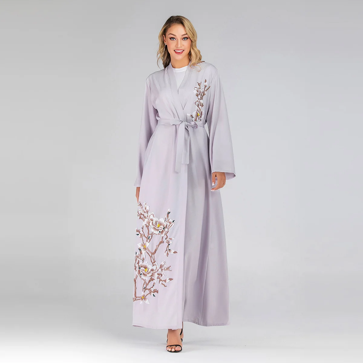 2019 New Middle Eastern National Costume Fashion Muslim Style Cardigan Embroidery Long Sleeve Slim Robes for Woman | Тематическая