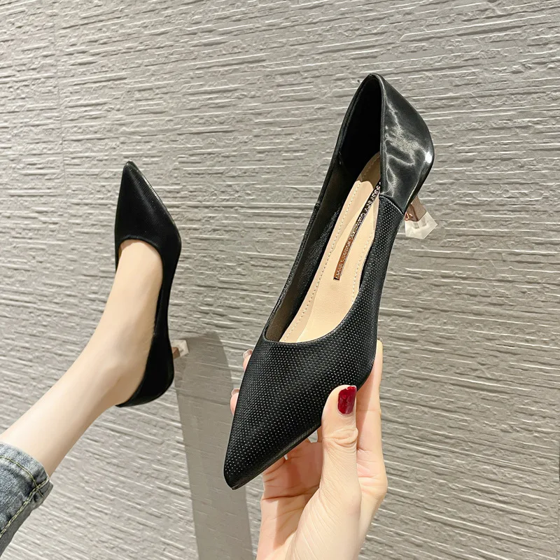 

Туфли-лодочки женские на среднем каблуке, кожа, металлический носок, элегантная офисная обувь, высокий каблук, весна-лето