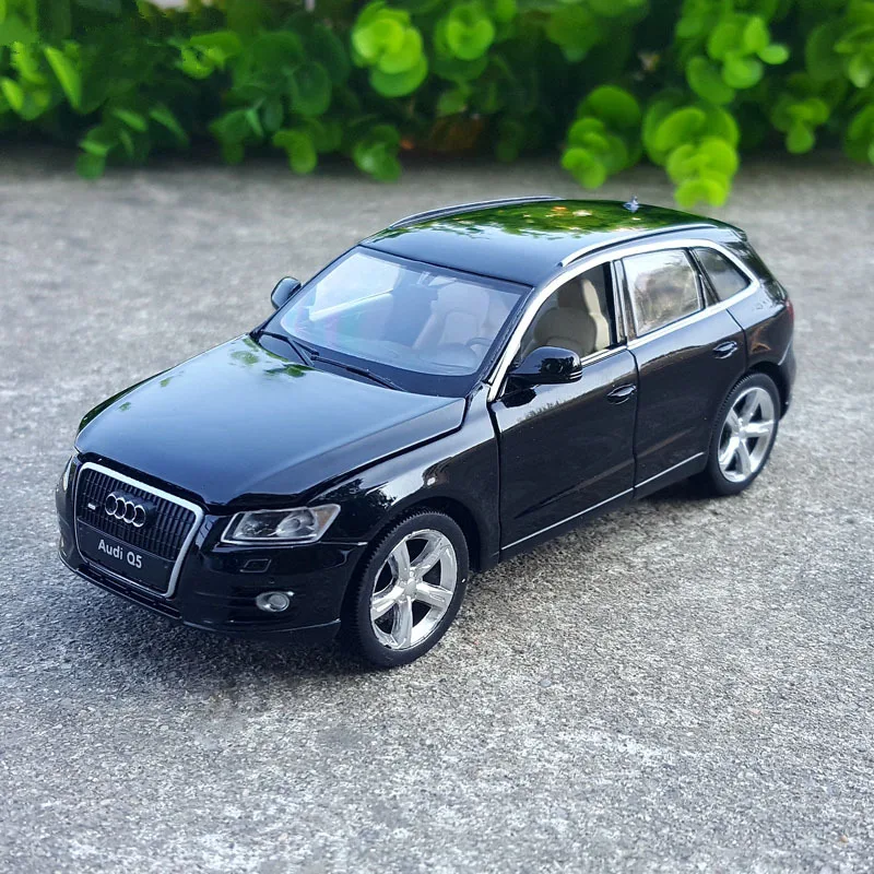Модель автомобиля AUDI Q5 SUV 1:32 из сплава Литые и игрушечные автомобили