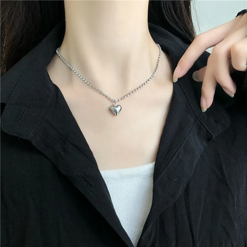 

Temperament Contracted Peach Heart Necklace Female Clavicle Short Chain Pendant Necklace Love Jewelry South Korea Link Chain