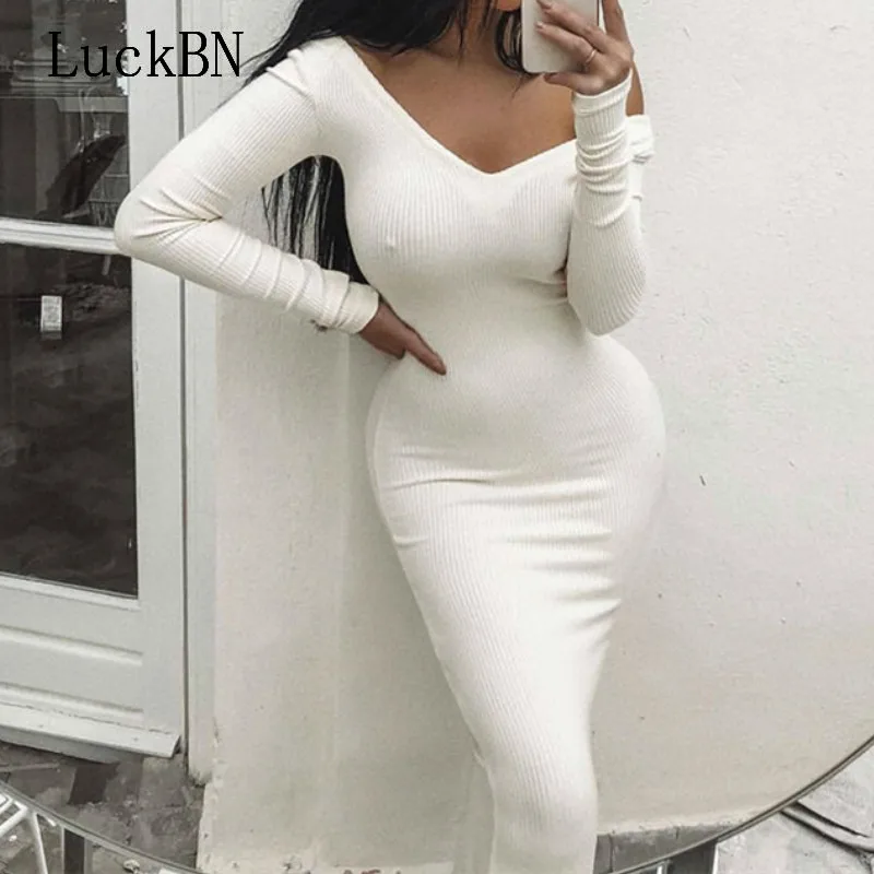 Женское длинное облегающее платье миди белое вечернее в рубчик Клубное Осень