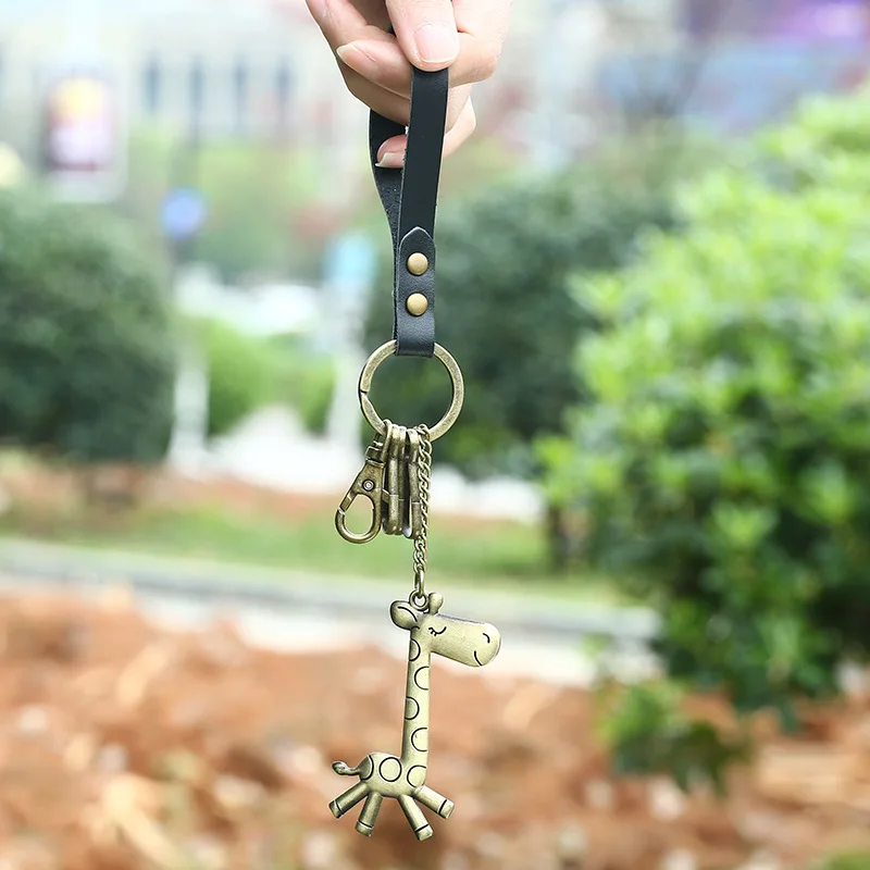 Брелок с подвеской в виде жирафа черного цвета | Украшения и аксессуары