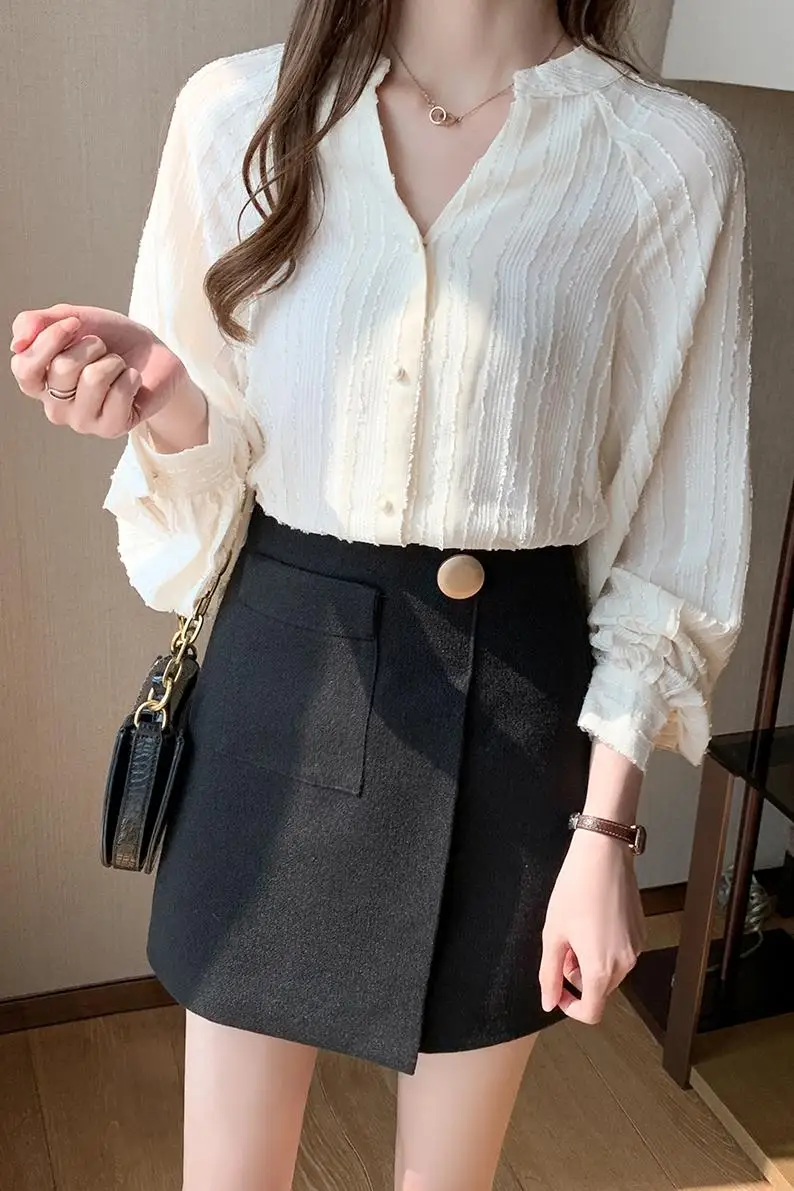 

COIGARSAM Full Shirt Womens tops New Spring Lantern Sleeve V-Neck Women shirts Apricot 5811