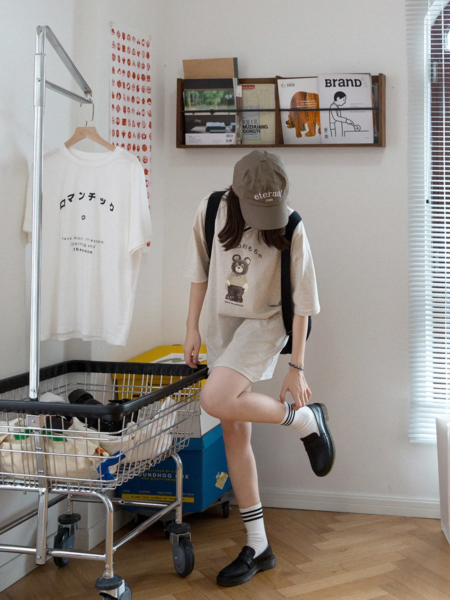 Платье-футболка с коротким рукавом и V-образным вырезом | Женская одежда