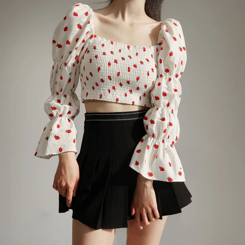 

Women Square Neck Shirred Top With Puff Sleeve In Strawberry Print