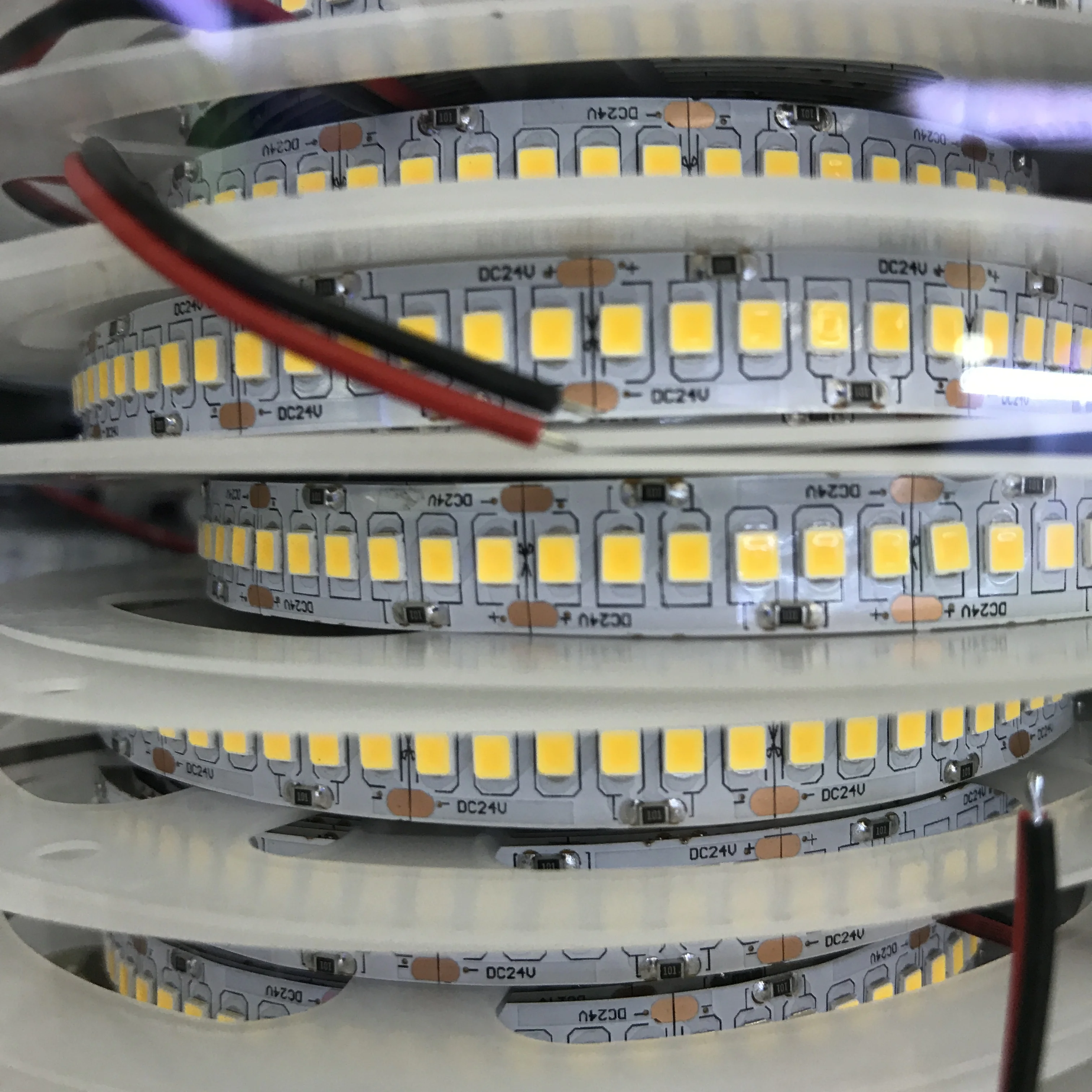 Регулирусветодиодный Светодиодная гибкая полоса освещения 12 В постоянного тока