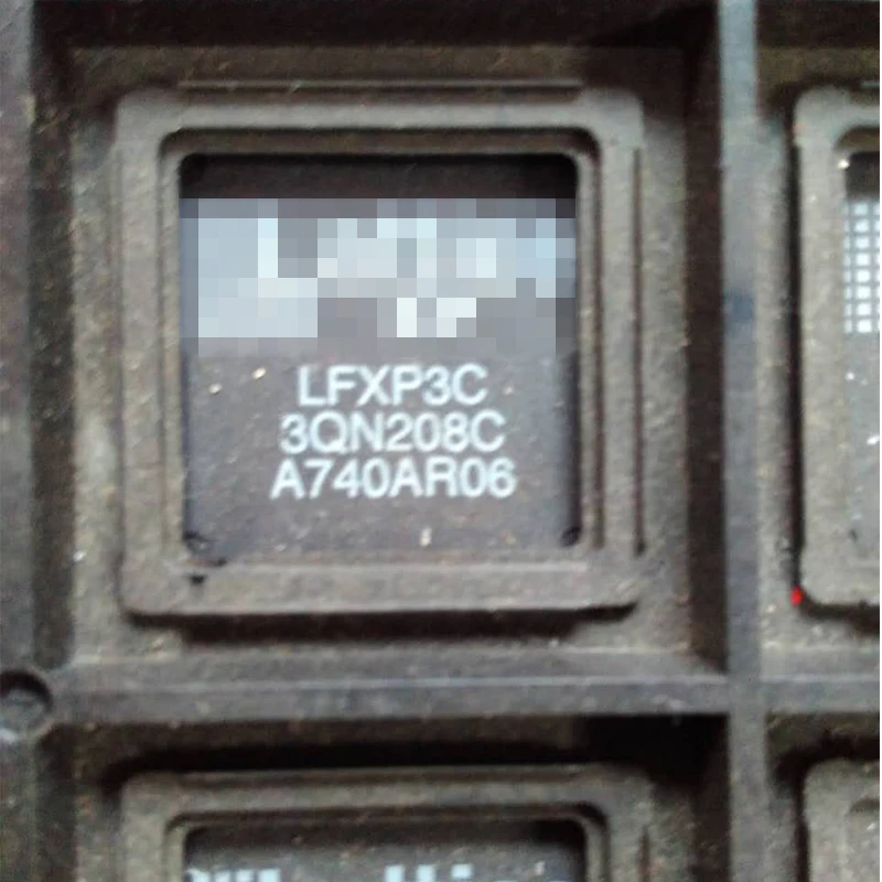 

LFXP3C-3QN208C LFXP3C PQFP208 IC новая и оригинальная интегральная схема