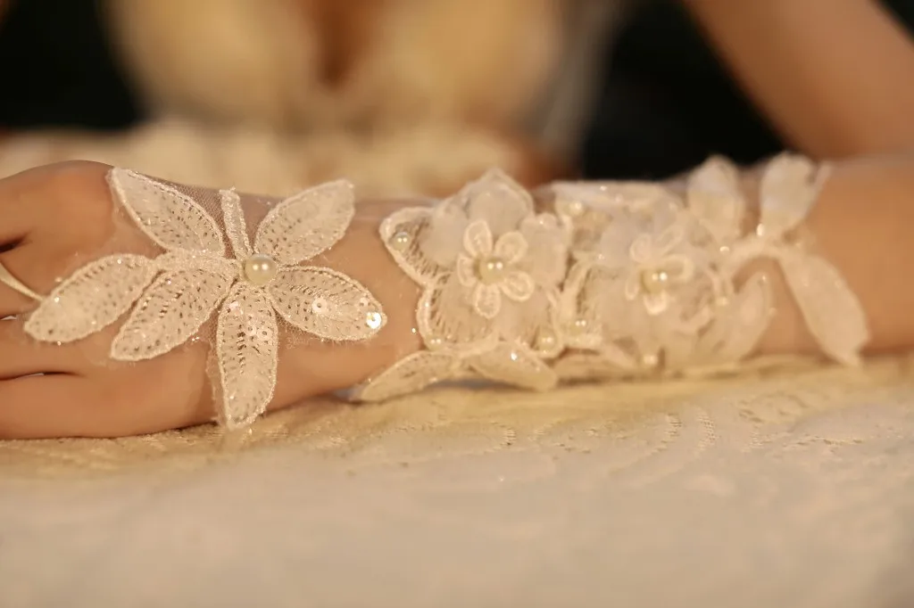 Новый дизайн белые кружевные свадебные перчатки принцессы Модные женские