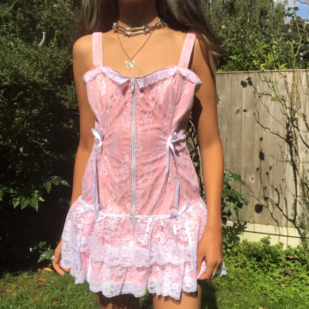 

Женское винтажное облегающее мини-платье на тонких бретельках, кружевное лоскутное платье без рукавов, с оборками, на молнии, с V-образным вы...