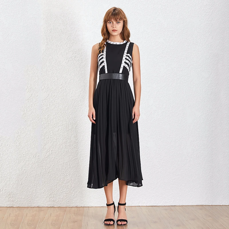 Платье с открытыми плечами TWOTWINSTYLE плиссированное миди платье круглым вырезом