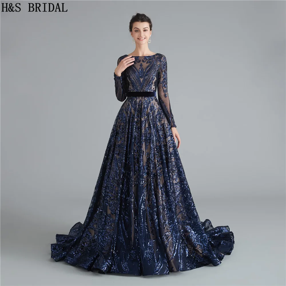 Женское вечернее платье с блестками темно синее длинными рукавами и открытой