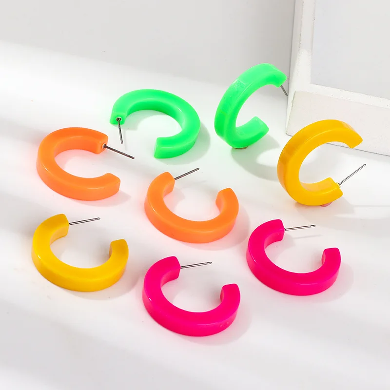 Новые модные красные серьги гвоздики с буквой C высококачественные акриловые