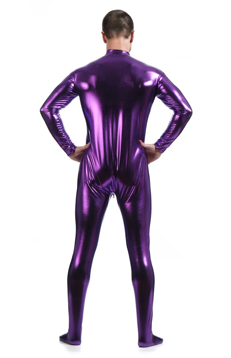 Мужская верхняя одежда из пластика без головы |