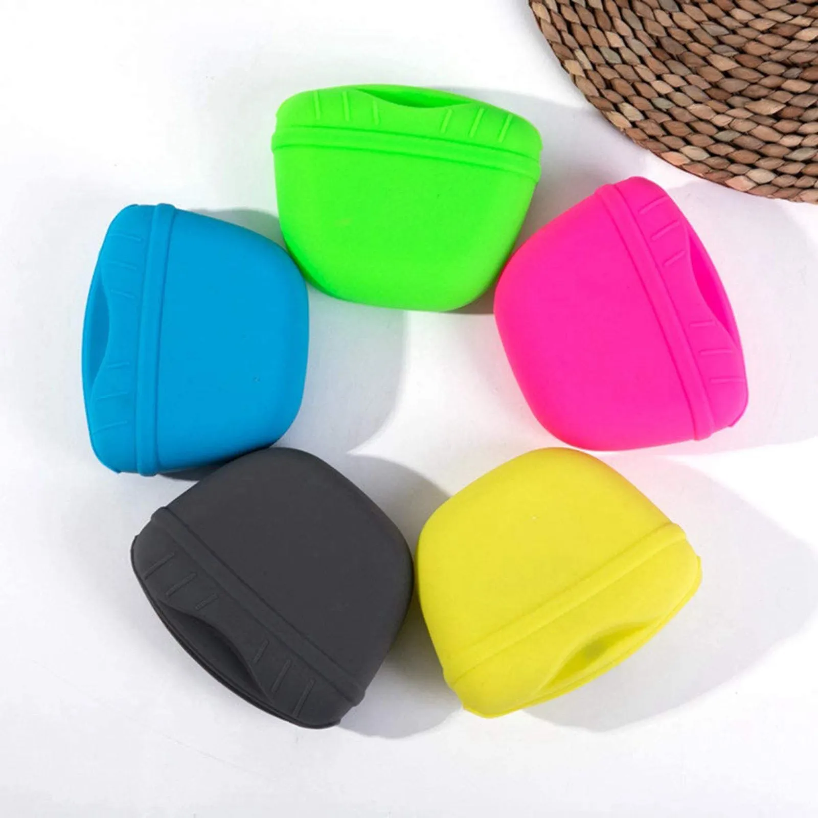 

1PCSPet feeding silicone feeding bag outdoor feed storage bag snack training bag portable easy-to-clean pet dog training bag