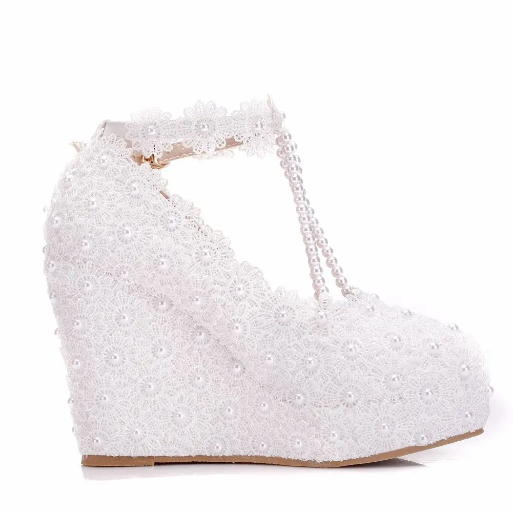 Женские туфли-лодочки на платформе украшенные кристаллами и жемчугом | Обувь