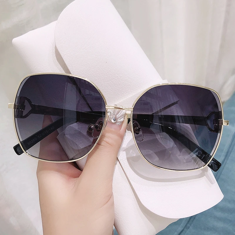 

New Gradually Metamorphosed Sunny Temperament Sunglasses Female Face Slim Fashion Glasses UV Protection 50260