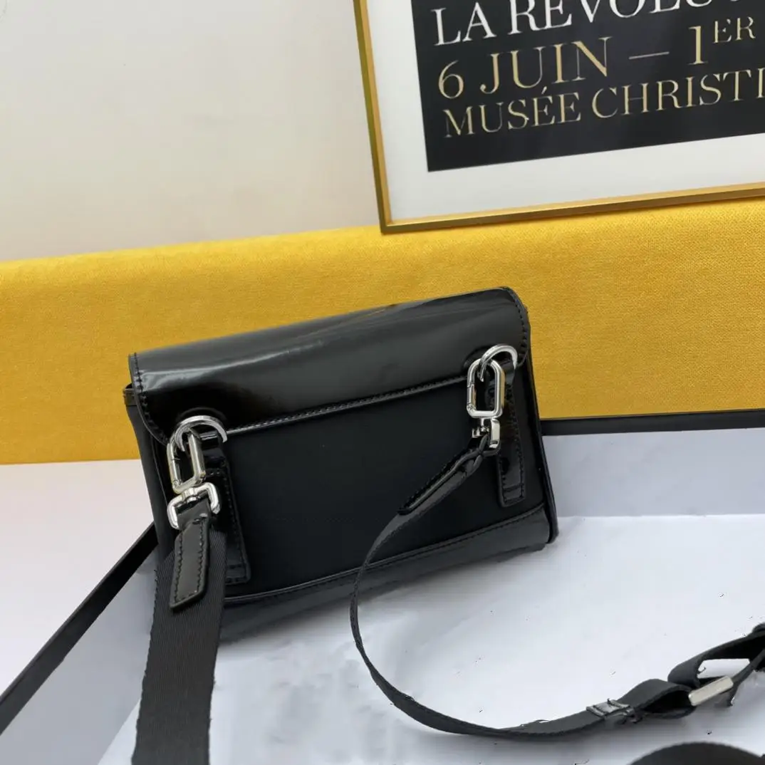 

Unisex BlackRecycled nylon Leather Waterproof Crossbody Bag Retro Casual Simple Shopping Portable Travel Shoulder Backpack