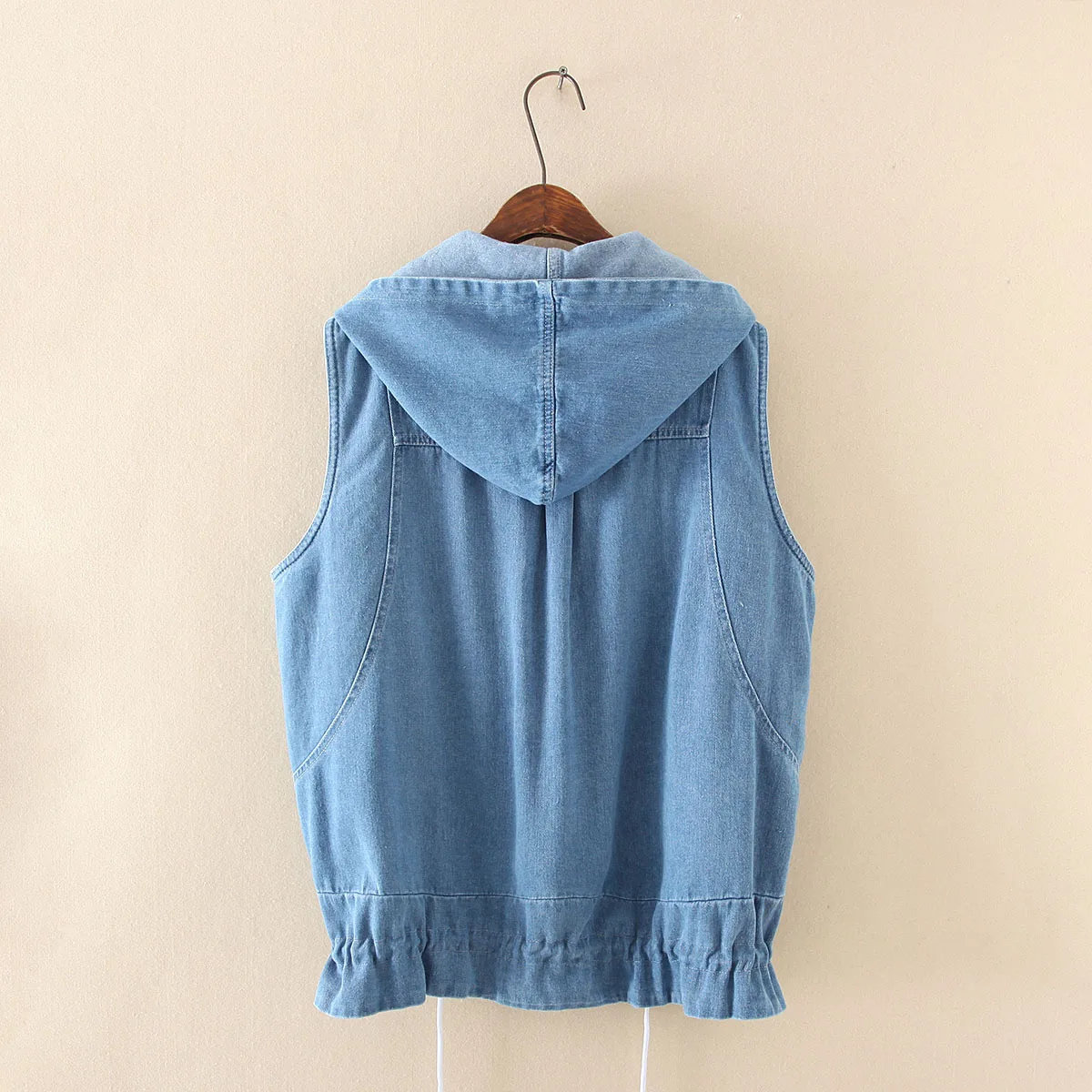 Женский джинсовый жилет с отворотом весенний однотонный облегающий капюшоном