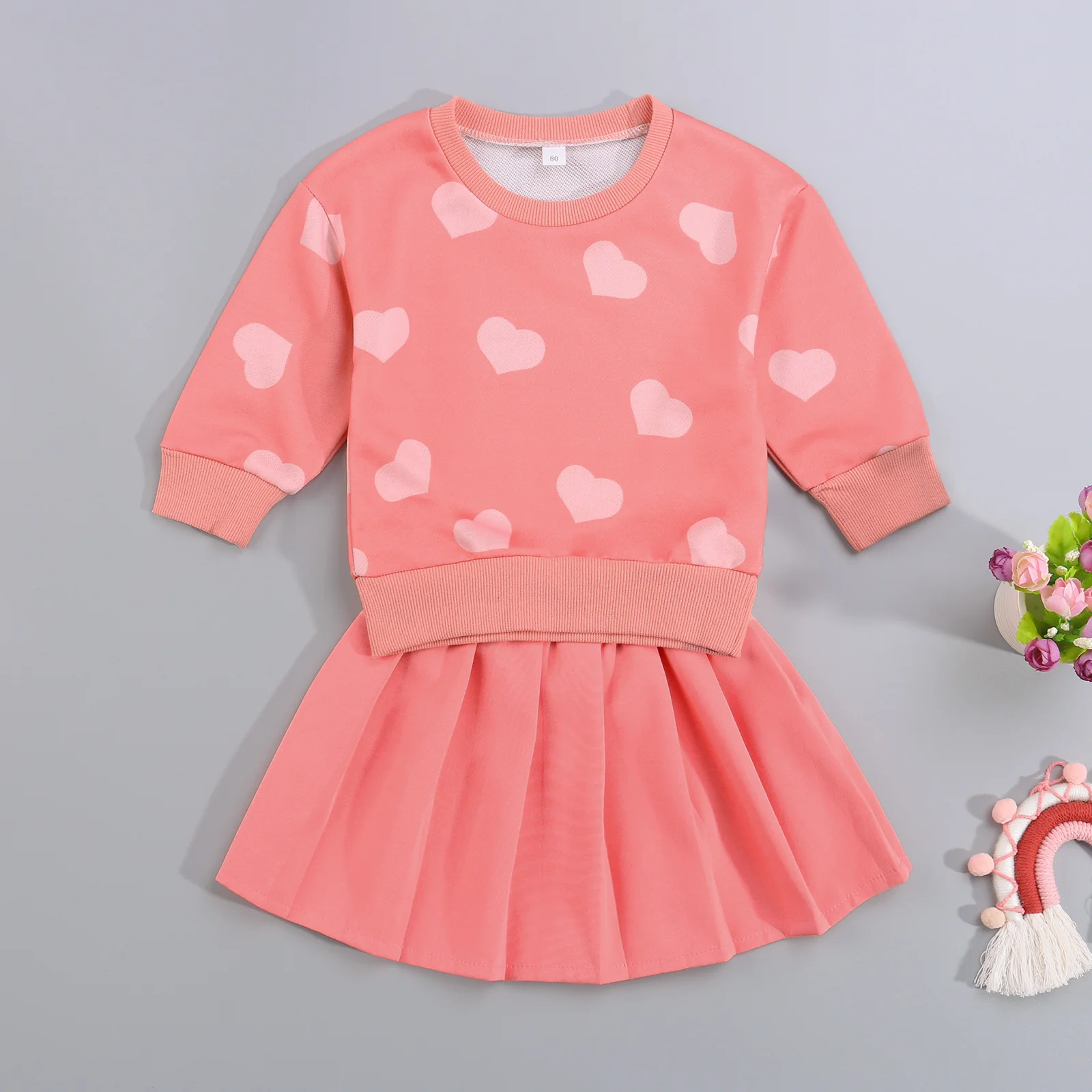 

Повседневный комплект из двух предметов для девочек, пуловер с круглым воротником и юбка с принтом сердечек, комплекты повседневной юбки дл...