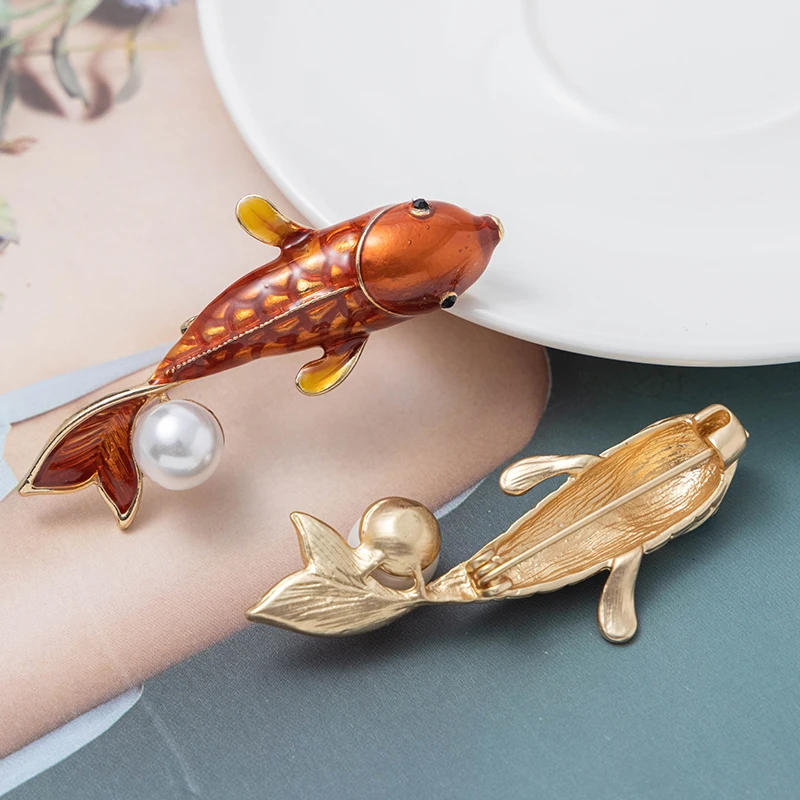 RHao классический красный эмаль рыбы золотом Цвет рыба броши для Для женщин платье