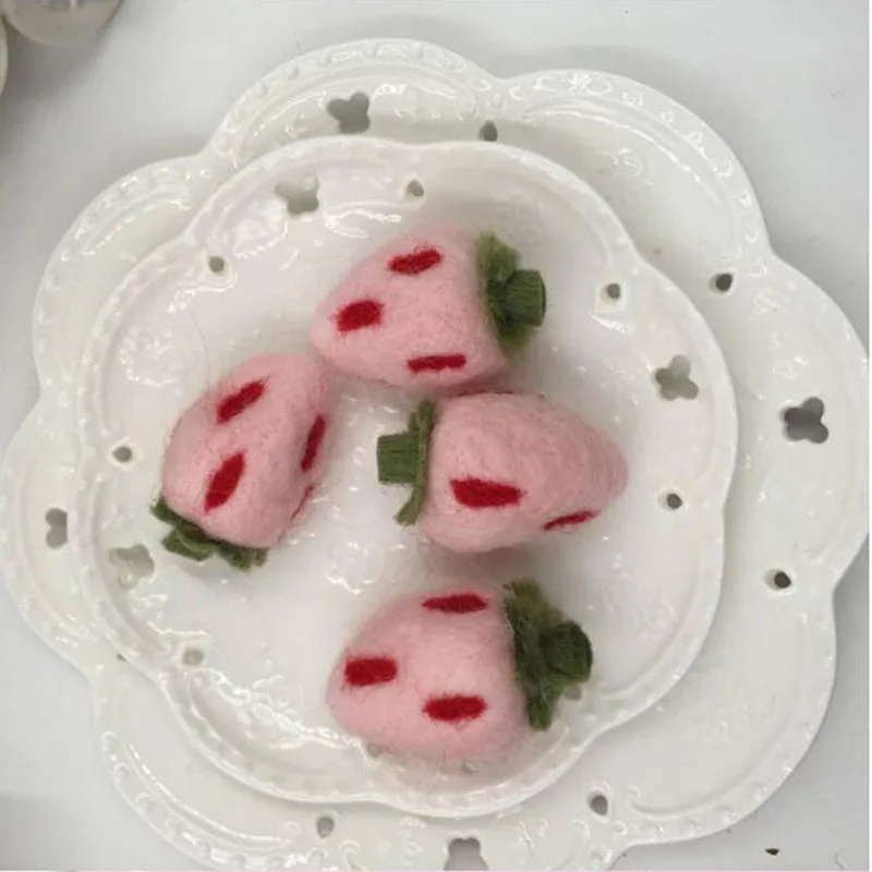 

1 шт., Набор для творчества из мягкой шерсти и войлока в форме клубники