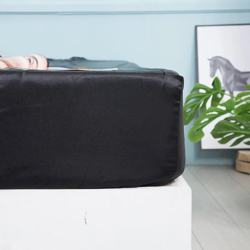 Комплект постельного белья из искусственного шелка черного цвета роскошный