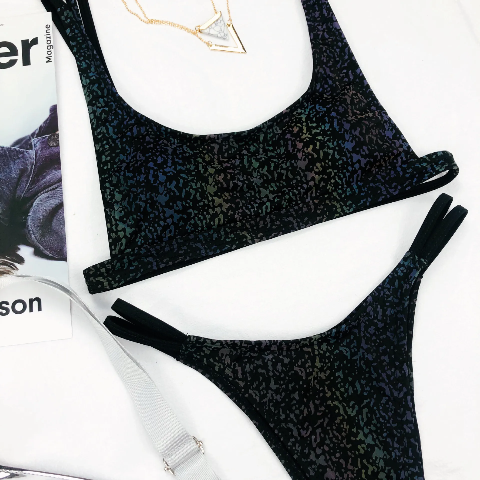 

Summer beach female split swimsuit sexy personality luminous bikini suit